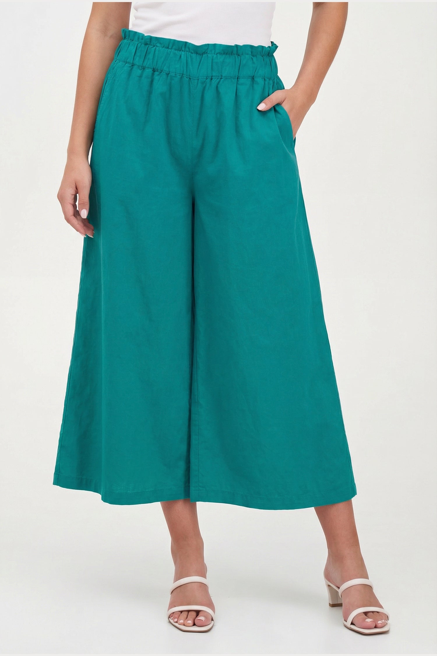 Women's Woven Capri Trousers